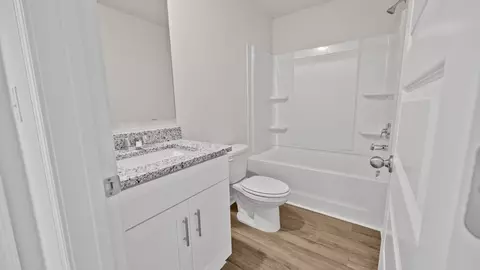 Bath - 2804 Meadowbrook Drive, Augusta, GA 30906 photo 3 of 4