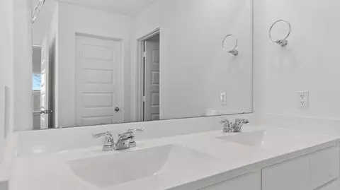 Bath - 13 Robin Ct, Angleton, TX 77515 photo 1 of 6