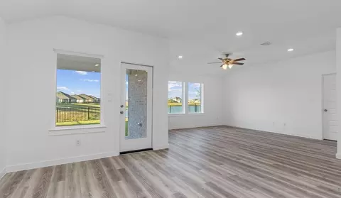Living - 13 Robin Ct, Angleton, TX 77515 photo 1 of 2