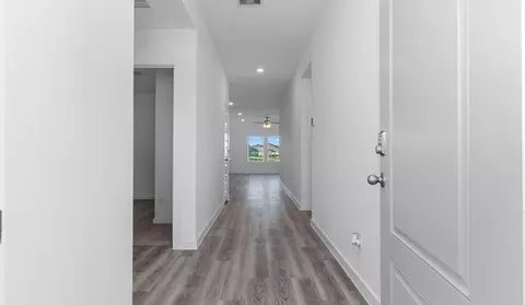 Entry Way - 13 Robin Ct, Angleton, TX 77515 photo 1 of 4