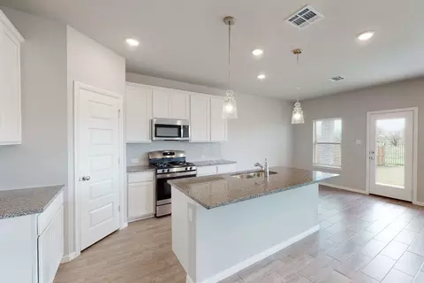 Kitchen - 7304 Poplar Dr, Argyle, TX 76226 photo 2 of 6