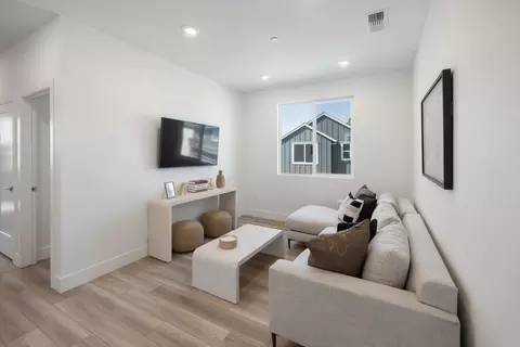 Living - 102 Tracy Dr, Windsor, CA 95492 photo 1 of 2