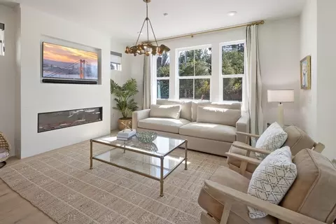 Living - 102 Tracy Dr, Windsor, CA 95492 photo 2 of 2