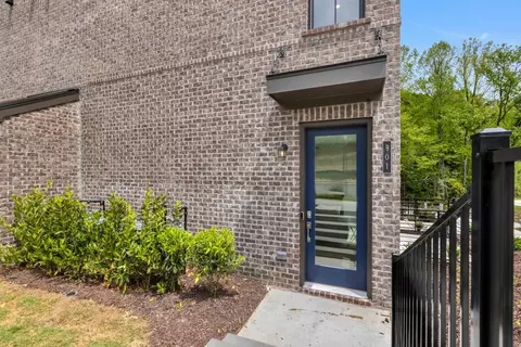 607 Red Clay Farm Ln, Suwanee, GA 30024