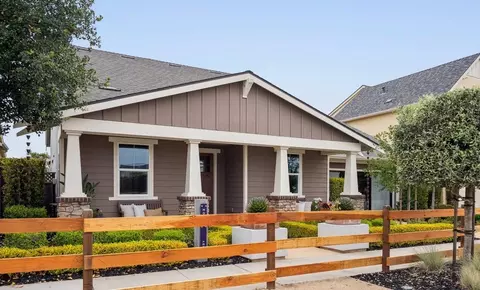 2953 Garnet Way, Marina, CA 93933