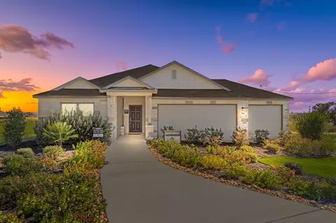 105 Prescott Dr, Floresville, TX 78114