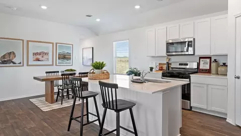 Kitchen - 1122 Celosia Loop, Kyle, TX 78640 photo 4 of 8