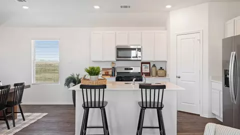 Kitchen - 1122 Celosia Loop, Kyle, TX 78640 photo 5 of 8
