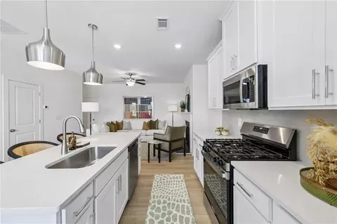 Kitchen - 263 Barracks Way, Hoschton, GA 30548 photo 5 of 10