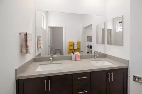 Bath - 149 Amanda Way, Windsor, CA 95492 photo 1 of 10