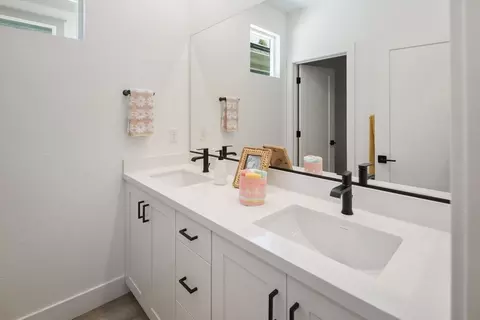 Bath - 149 Amanda Way, Windsor, CA 95492 photo 1 of 9