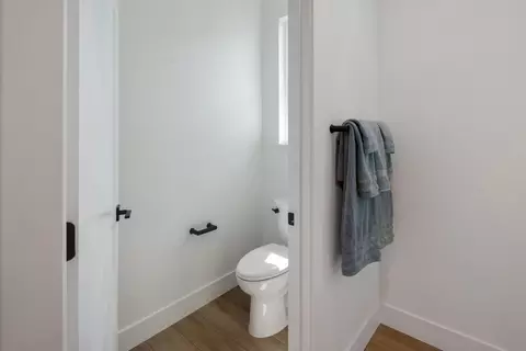 Bath - 149 Amanda Way, Windsor, CA 95492 photo 2 of 9