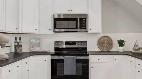 Kitchen - 42641 Darala Dr, Ashburn, VA 20147 photo 5 of 7