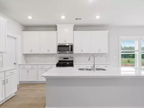 Kitchen - 512 Hadlow St, Greer, SC 29651 photo 3 of 7