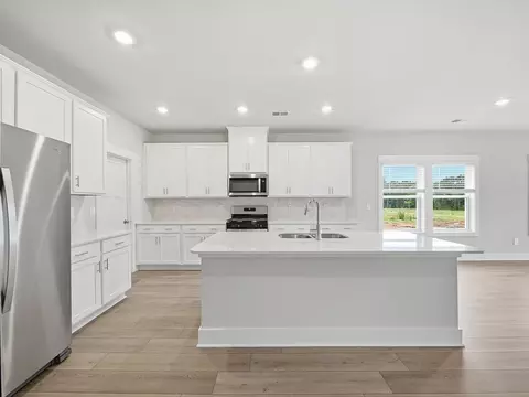 Kitchen - 512 Hadlow St, Greer, SC 29651 photo 2 of 7