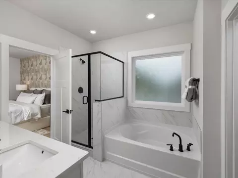 Bath - 102 Kerwin Ct, Greer, SC 29651 photo 2 of 4