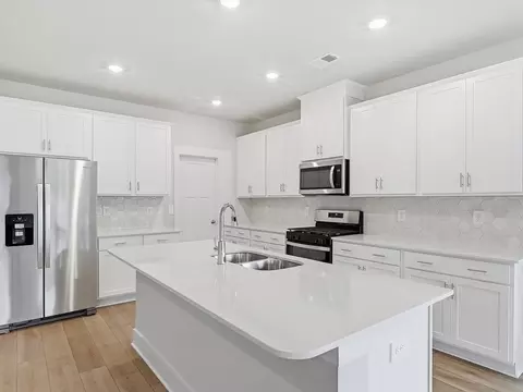 Kitchen - 512 Hadlow St, Greer, SC 29651 photo 4 of 7