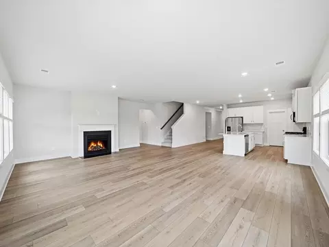 Living - 512 Hadlow St, Greer, SC 29651 photo 3 of 6