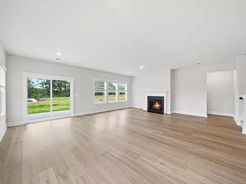 Living - 512 Hadlow St, Greer, SC 29651 photo 2 of 6
