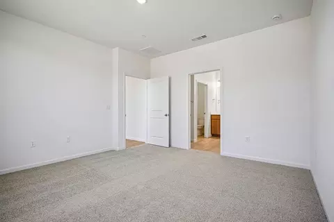 Bedroom - 2621 Redtail Hawk Rd, Modesto, CA 95357 photo 2 of 7