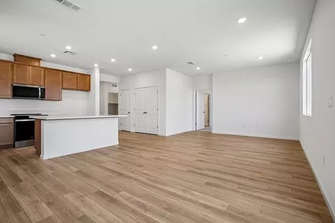 Living - 2621 Redtail Hawk Rd, Modesto, CA 95357 photo 2 of 3