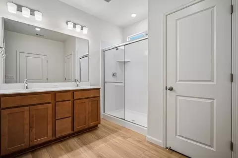 Entry Way - 2621 Redtail Hawk Rd, Modesto, CA 95357 photo 2 of 3