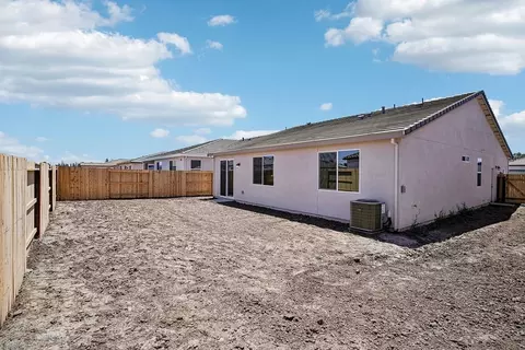 Exterior - 2621 Redtail Hawk Rd, Modesto, CA 95357 photo 6 of 8
