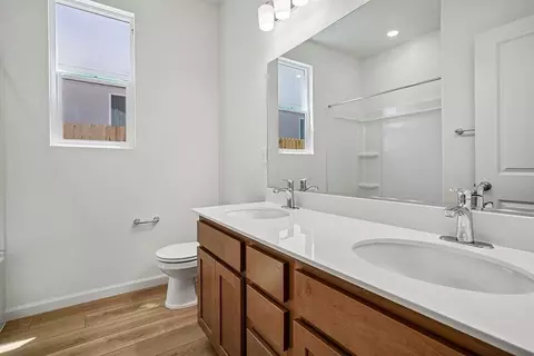 Bath - 2621 Redtail Hawk Rd, Modesto, CA 95357 photo 1 of 1