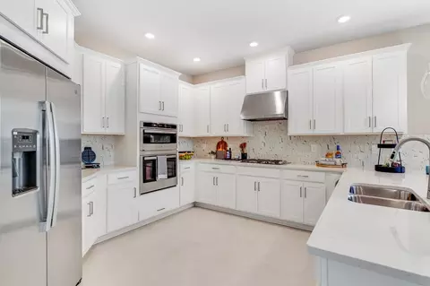 Kitchen - 5091 Lost Key Pl, Saint Cloud, FL 34771 photo 3 of 11