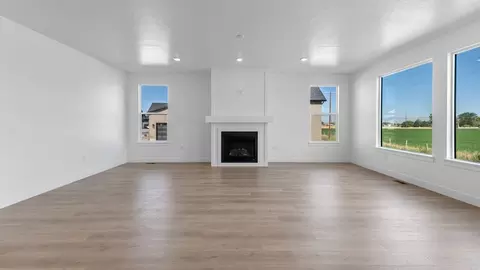 Living - 718 N 1600 E, Salem, UT 84653 photo 2 of 7