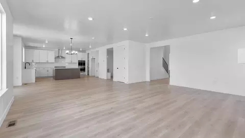 Living - 718 N 1600 E, Salem, UT 84653 photo 4 of 7
