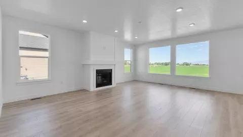 Living - 718 N 1600 E, Salem, UT 84653 photo 1 of 7