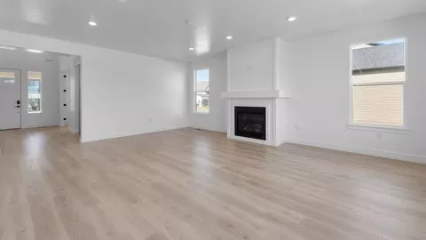 Living - 718 N 1600 E, Salem, UT 84653 photo 3 of 7