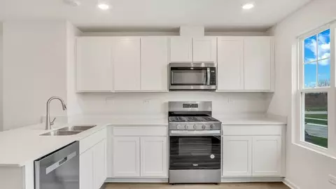 415 Lakeshore Ct, Saint Charles, IL 60174