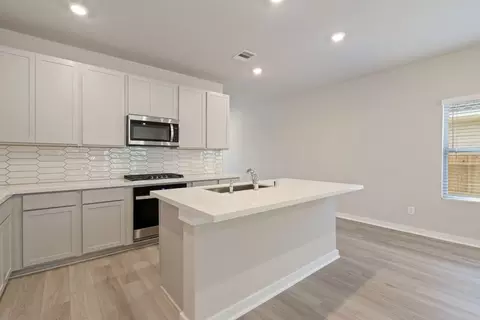 Kitchen - 12048 Moonlight Path Dr, Conroe, TX 77304 photo 2 of 6
