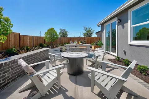 Exterior - 1049 Briar Ct, Manteca, CA 95336 photo 6 of 15