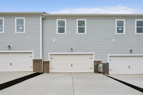 2599 Peaceful Valley Dr, Columbia, TN 38401