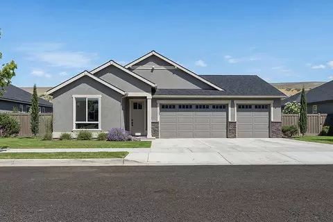 12114 Buckingham Dr, Pasco, WA 99301