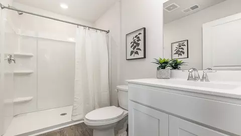 Bath - 549 Bluff View Ln, Florence, SC 29505 photo 2 of 2