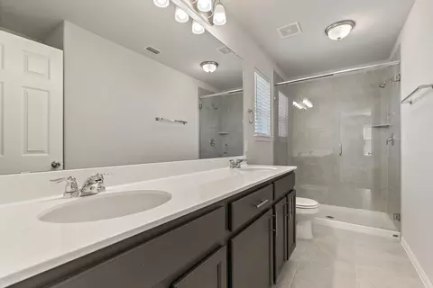 Bath - 6570 Marsh Ln, Buda, TX 78610 photo 2 of 3