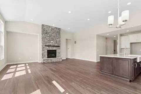 Living - 30 Morris St, Springboro, OH 45066 photo 2 of 7