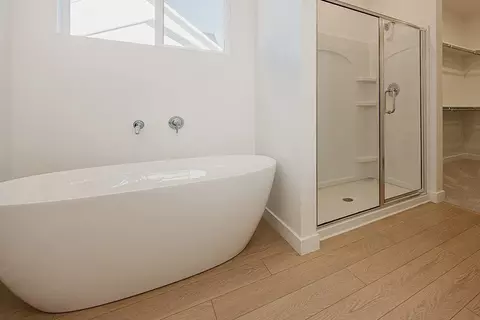 Bath - 3004 N Wander Ln, Eagle Mountain, UT 84005 photo 2 of 3