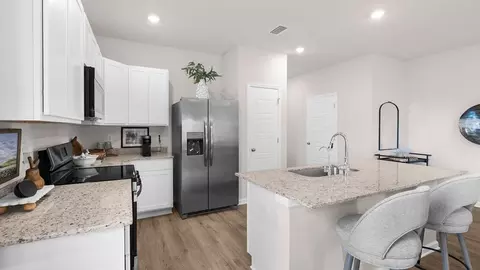Kitchen - 6355 Kimblewick Way, Tallahassee, FL 32304 photo 4 of 5
