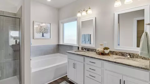 Bath - 17660 Ruby Dr, Athens, AL 35613 photo 3 of 10