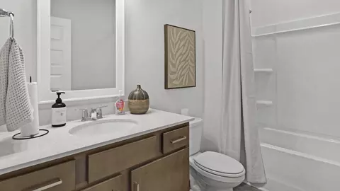 Bath - 17660 Ruby Dr, Athens, AL 35613 photo 7 of 10