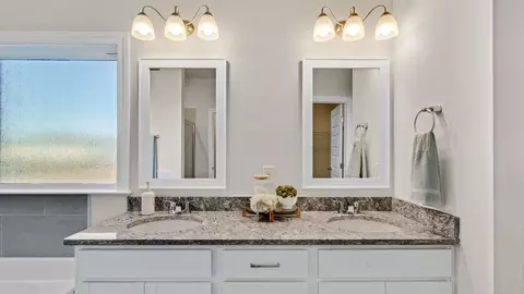 Bath - 17660 Ruby Dr, Athens, AL 35613 photo 5 of 10