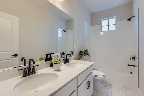 Bath - 598 Noola St, Windsor, CO 80550 photo 4 of 10