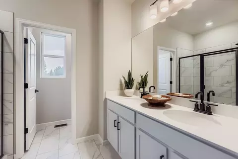 Bath - 598 Noola St, Windsor, CO 80550 photo 2 of 10
