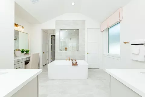Bath - 17721 Coronation St, Conroe, TX 77302 photo 1 of 4