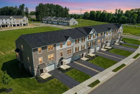 1045 Ellie Ln W, Harrisburg, PA 17112